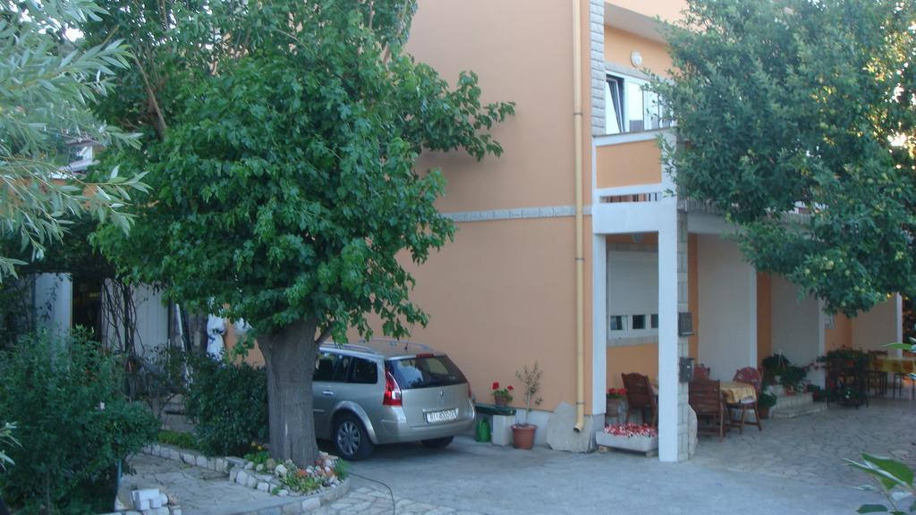 Apartments Valentino Супетарска Драга Екстериор снимка