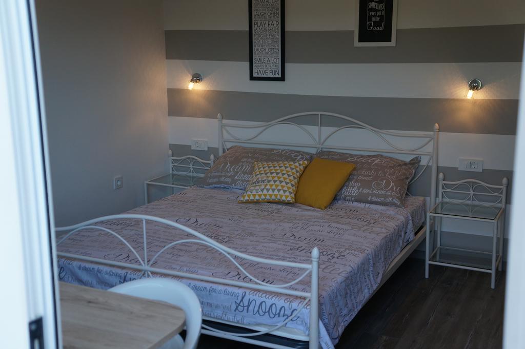 Apartments Valentino Супетарска Драга Екстериор снимка